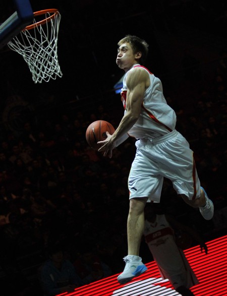 巴黎圣日耳曼内马尔助攻姆巴佩得分（内马尔送助攻 姆巴佩为巴黎圣日耳曼破门）