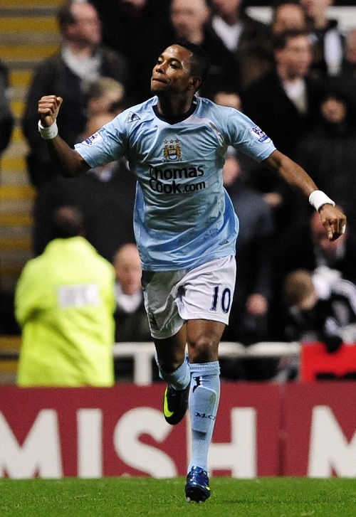 王励勤的妻子是她，曾为奥运会设计亲子装，难怪丈夫能够连连任职（她是王励勤的妻子，曾为奥运设计亲子装，难怪丈夫频频任职）