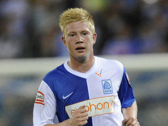 李弘权半场神勇表现，8中7砍下18分，三分球5中4（李弘权半场爆发，投篮8投7中轰下18分，三分5投4中）