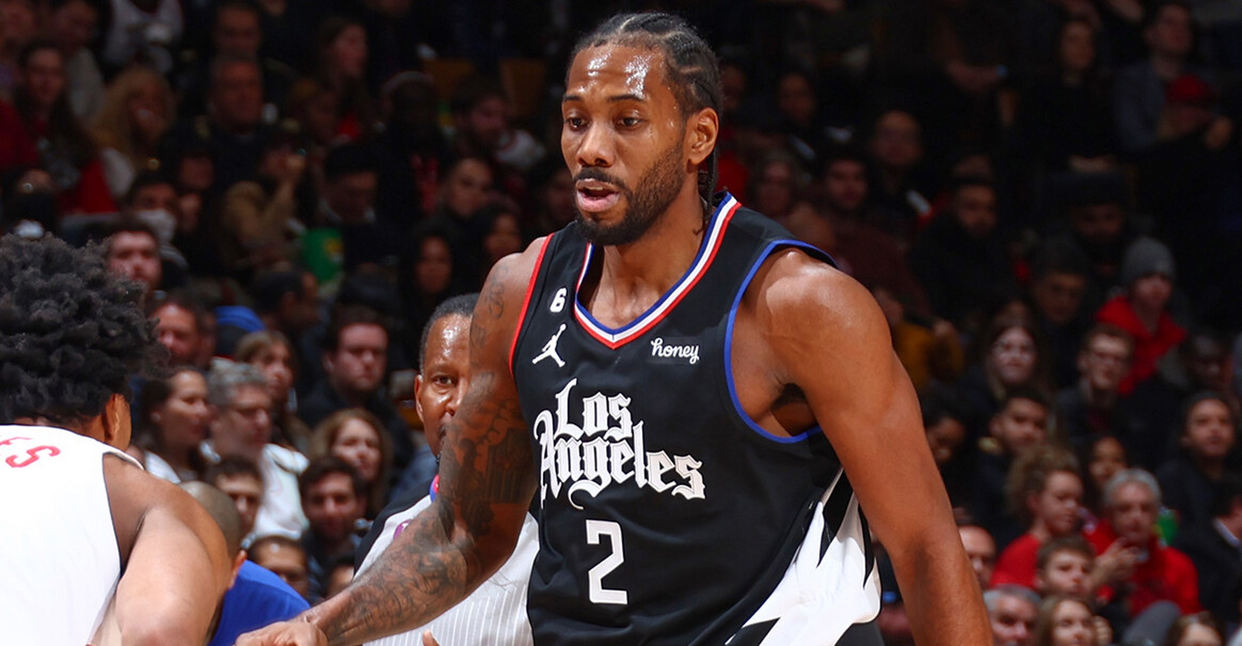 下半场还有机会吗？杨瀚森半场2中0得0分4犯规（下半场还能翻盘吗？杨瀚森半场2投0中、0分背4犯）