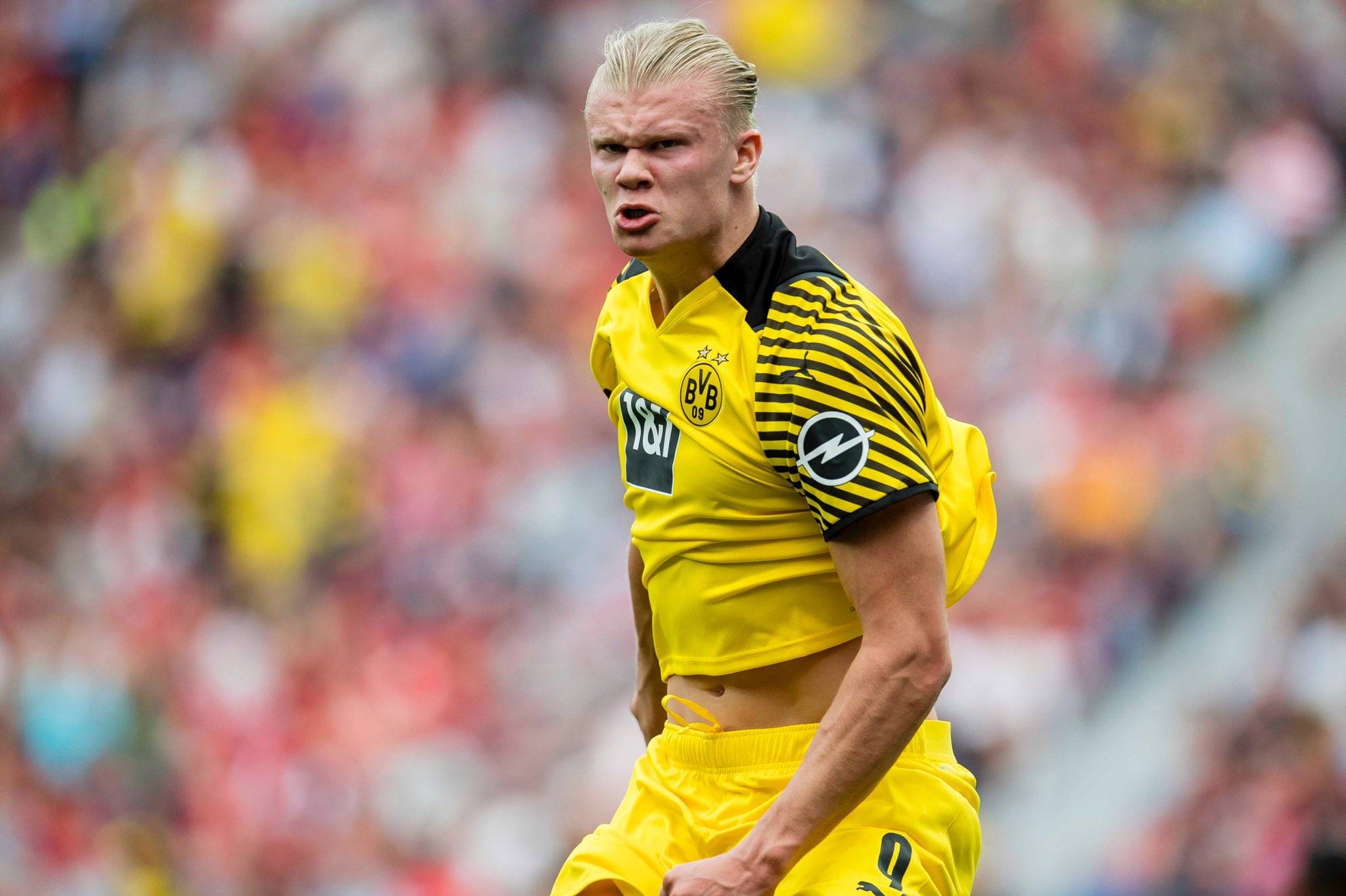 格雷森·阿伦半场高效表现，成为球队关键人物（格雷森·阿伦半场高效发挥，成为球队核心力量）