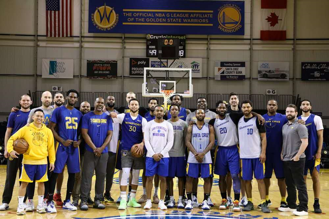 杜兰特连续得分，全队士气高涨（杜兰特火力全开，带动全队士气飙升）