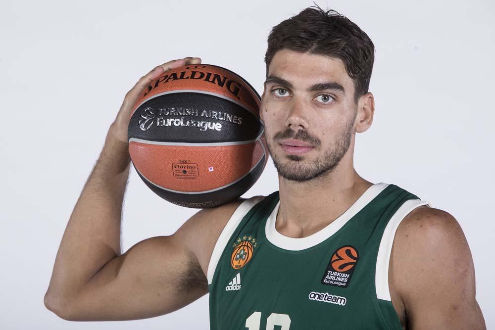 比利亚雷亚尔2-0赫塔费，布坎南破门，米卡塔泽锁定胜局（黄潜2-0力克赫塔费：布坎南先开纪录，米卡塔泽终结悬念）