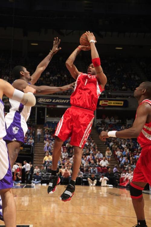 劳塔罗加盟国米后已对阵30支意甲球队破门，同期五大联赛最多（自加盟国米起，劳塔罗已对30支意甲球队进球，同期五大联赛居首）