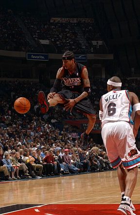 好人好事，河南球迷在苏州火车站救助突发疾病的大妈（苏州火车站突发疾病 大妈获河南球迷及时救助）