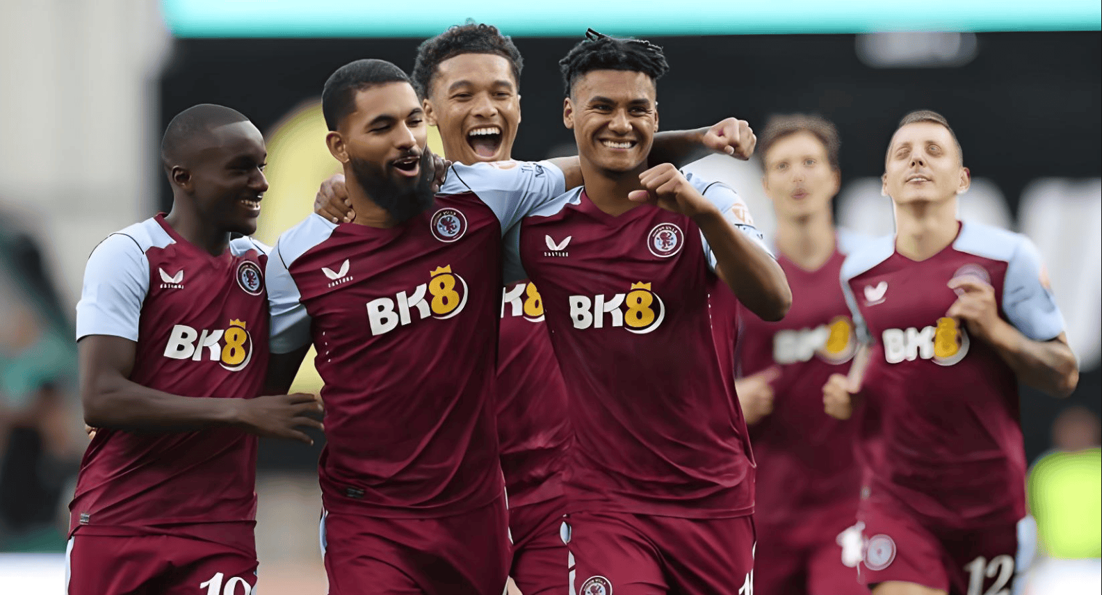 英媒：拜仁有意费耶诺德右后卫里德，但将面临英超俱乐部竞争（英媒：拜仁看中费耶诺德右后卫里德，恐遭多家英超球队竞购）