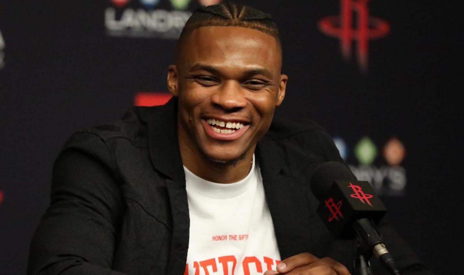 新赛季拿2份薪水的5大球星：利拉德躺赚6823万美元，艾顿白菜价（新赛季双薪在手的五大球星：利拉德躺收6823万美元，艾顿合同堪称白菜价）