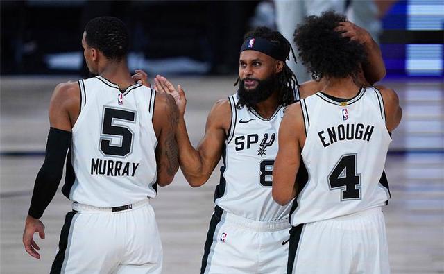 戴格诺特：文班攻防两端都极具影响力，但他下场后马刺也很出色（戴格诺特：文班攻防统治力十足，即便他不在场马刺依旧表现亮眼）