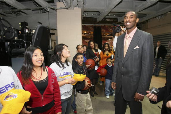 曼城替补席深度再次展现豪门底蕴（曼城板凳深度再度彰显豪门气质）