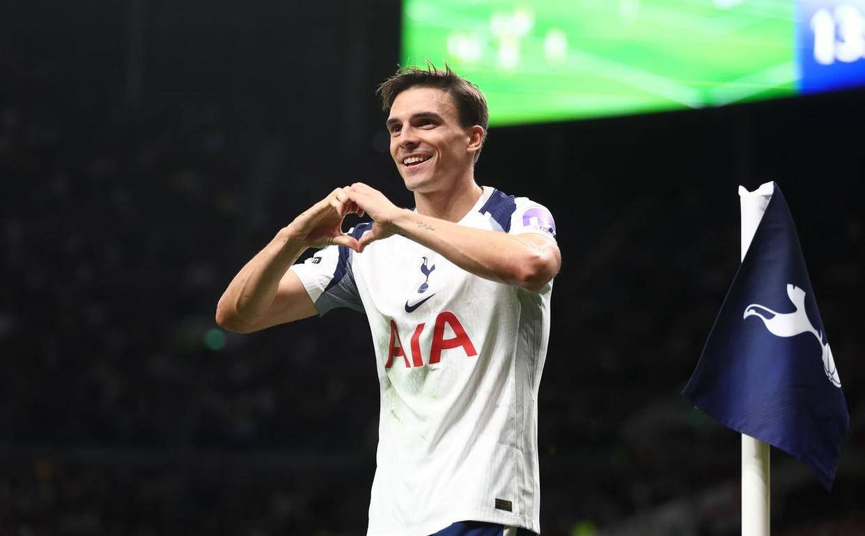 状态火热！布朗&塔克半场合砍25分撑起广厦进攻重任（手感正热！布朗与塔克半场携手25分扛起广厦进攻大旗）