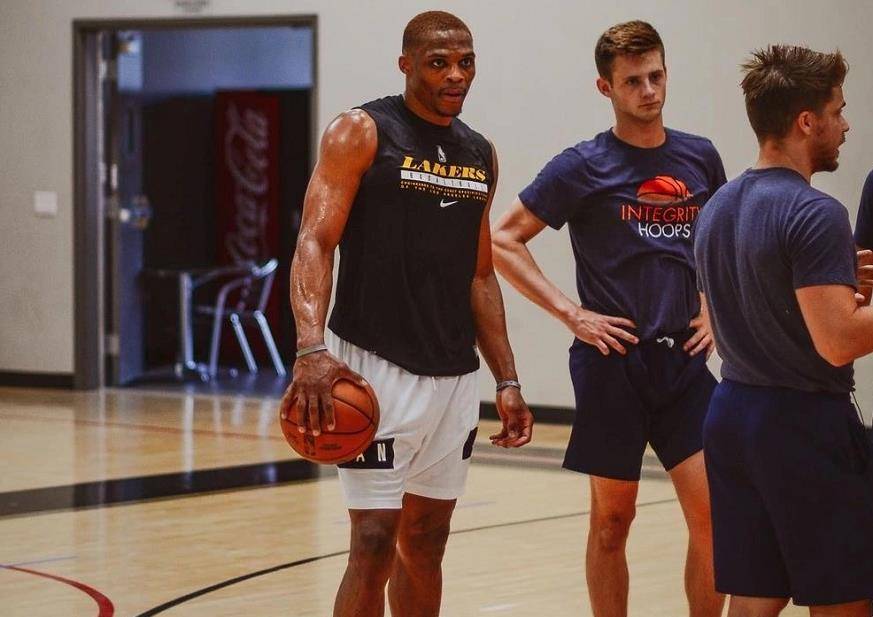 赫拉德-莫雷诺：曾考虑过挂靴，还好我的妻子一直支持我（赫拉德-莫雷诺：一度想退役，幸得妻子始终支持）