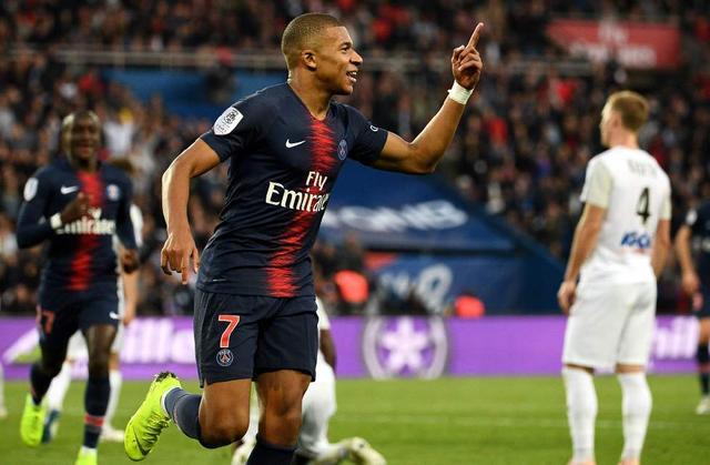 英超焦点战：纽卡斯尔联VS伯恩利 赛前全方位解析与比分前瞻（英超重磅对决：纽卡斯尔联对阵伯恩利 赛前深度解读与比分预测）